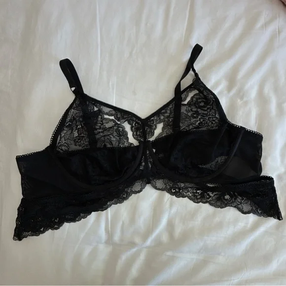 NWT Torrid Black Lace Unlined Plunge Underwire Bra Size 4 - Picture 2 of 9